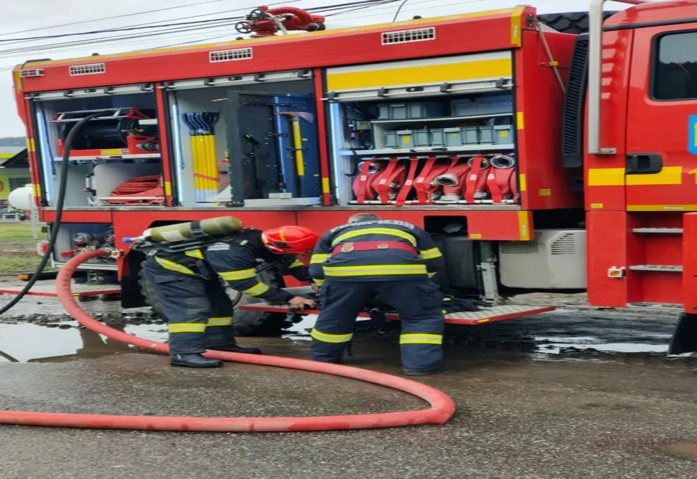 O femeie a murit într-un incendiu produs într-un cămin de nefamilişti