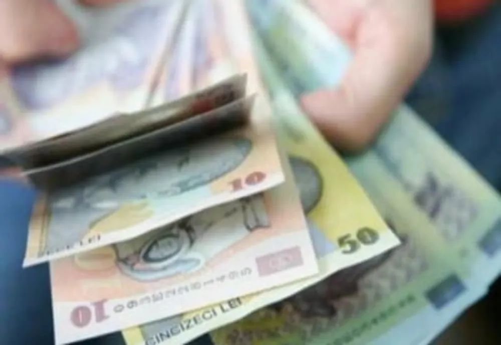Femeie păcălită de un “vânzător” de oale și tacâmuri