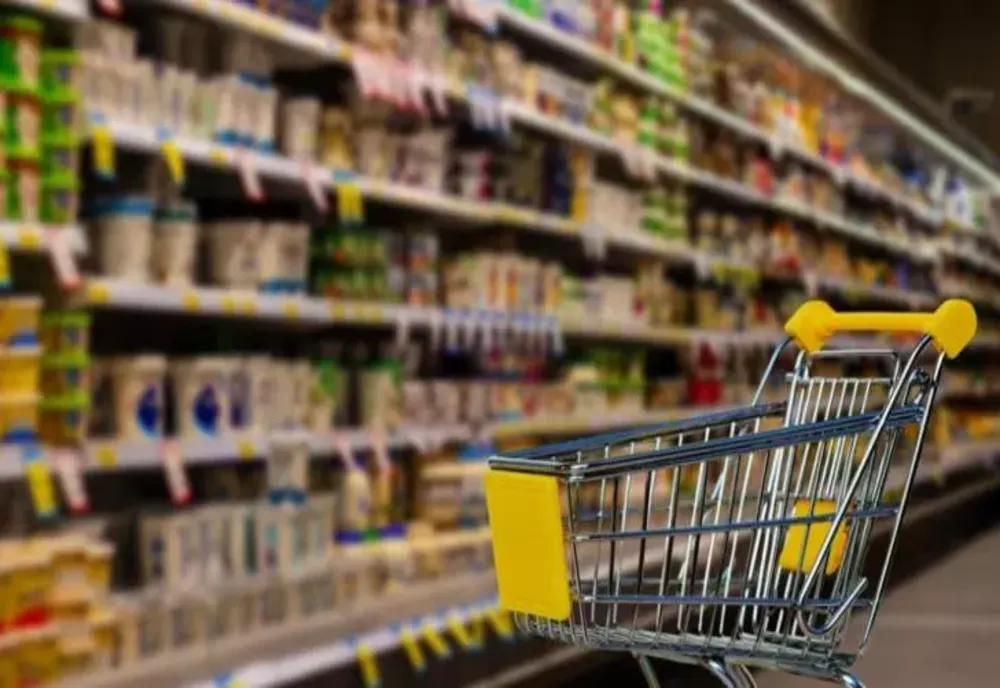 Alertă alimentară! Tartă cu rubarbă, retrasă de pe rafturile unui lanț de hypermarketuri
