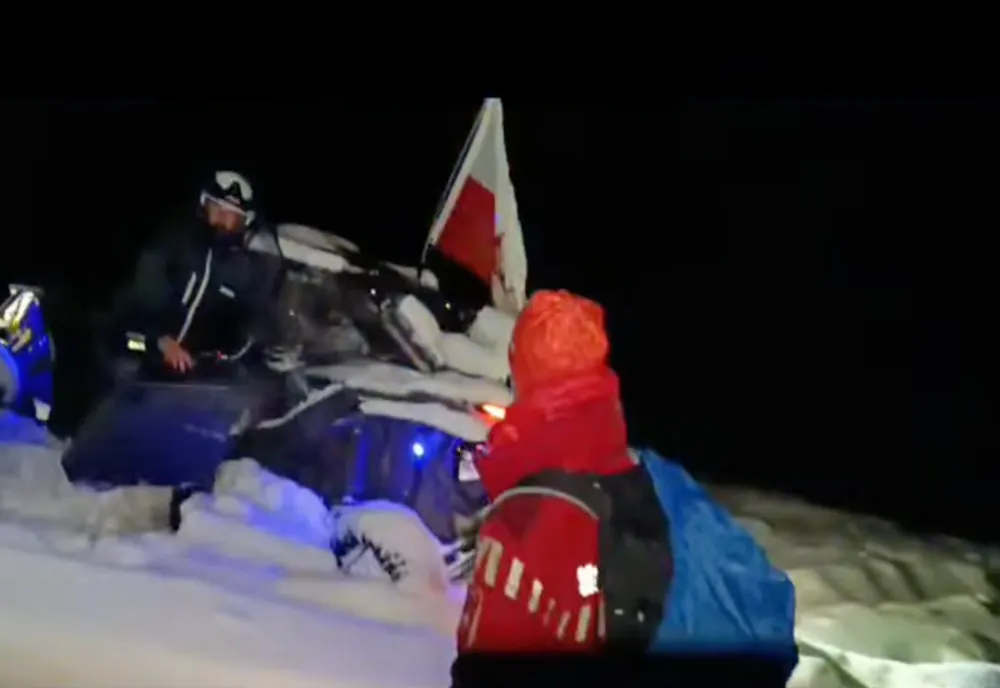 PATRU TURIȘTI POLONEZI, SALVAȚI DUPĂ CE AU RĂMAS BLOCAȚI ÎN MUNȚII PARÂNG