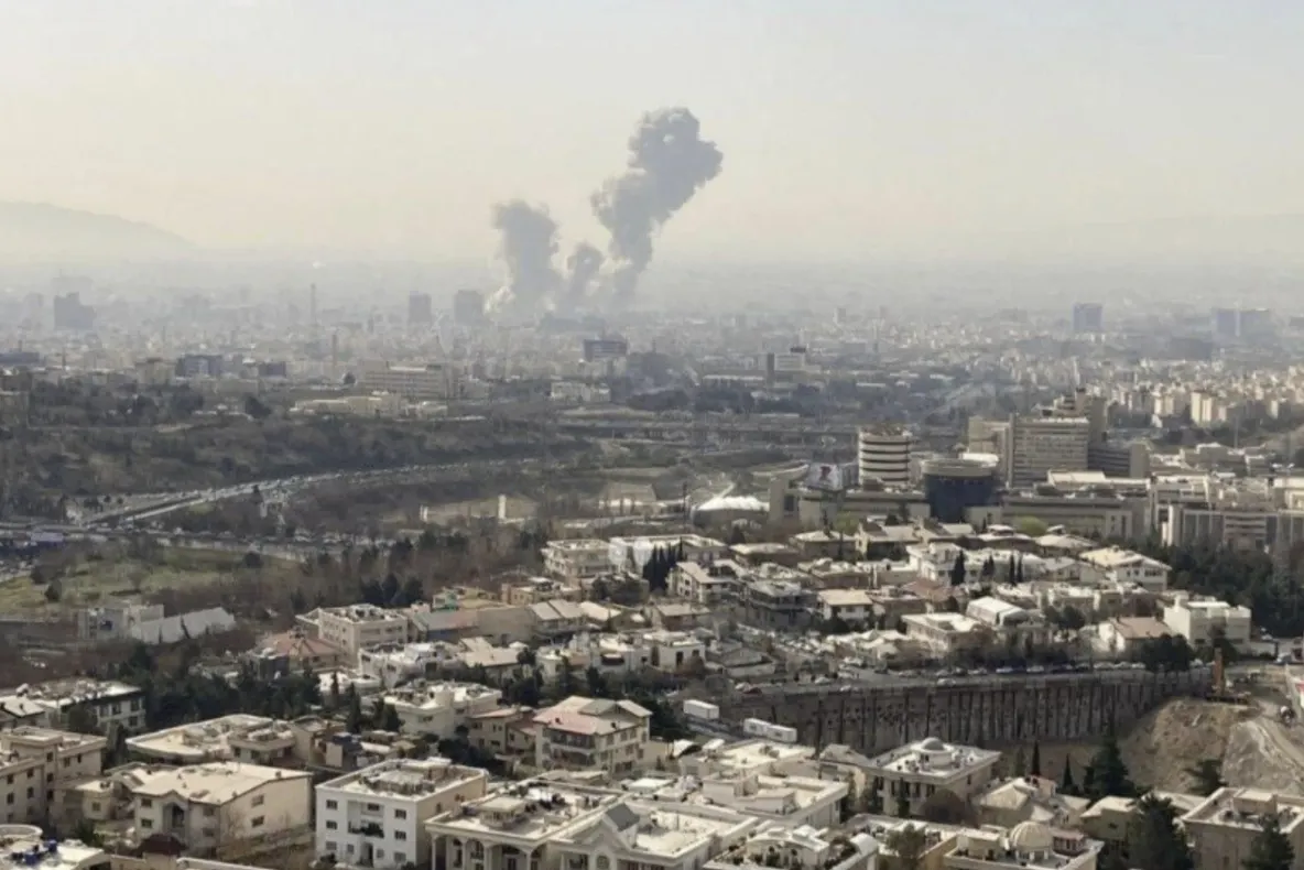 Israel lovește cel mai mare complex petrochimic din Iran. Teheranul respinge condiții-cheie din planul de pace