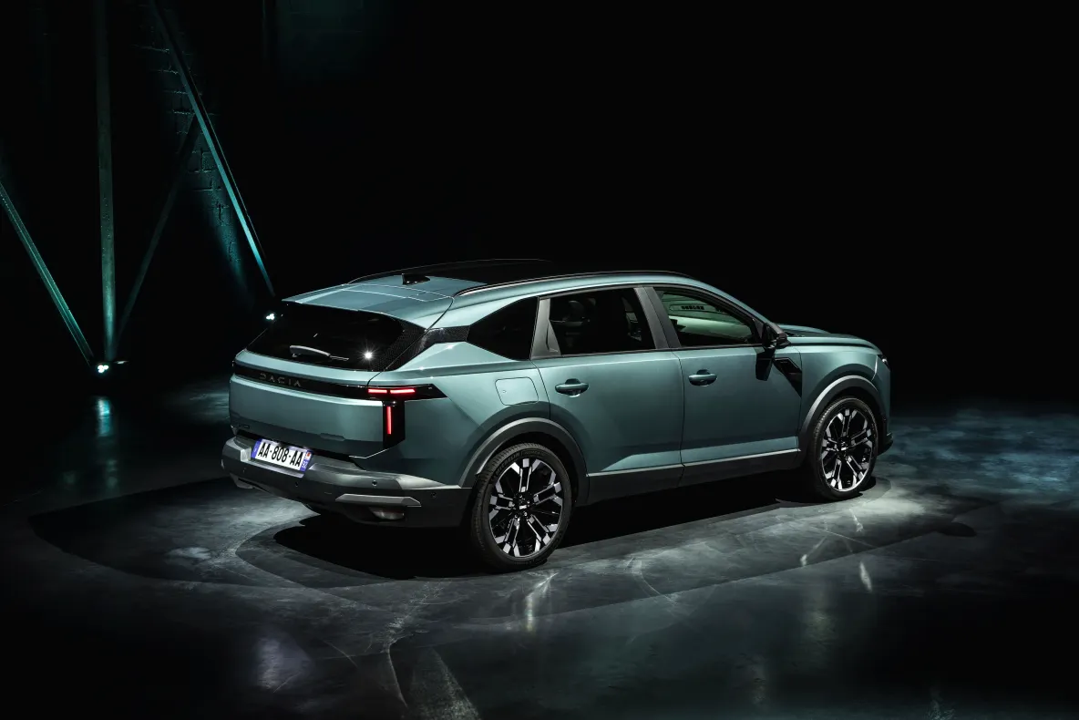 Șeful Dacia trage un semnal de alarmă: România a pierdut două „meciuri” în industria auto. Producția și numărul angajaților ar putea scădea cu 25%