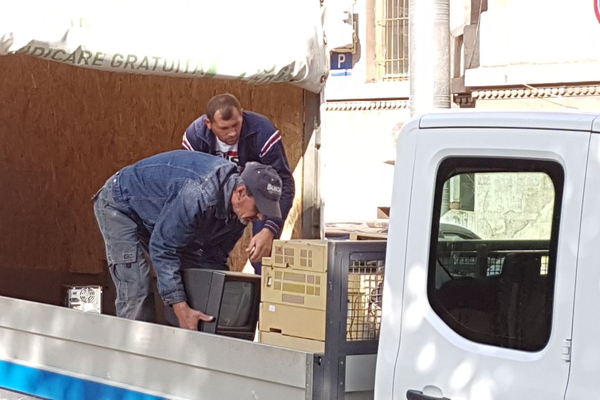 Hunedorenii sunt invitați la colectare. Pot scăpa de aparatura veche din case