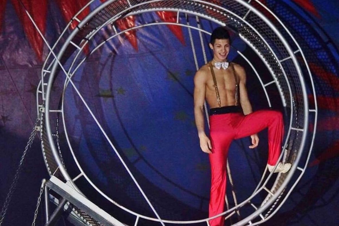 Tânăr hunedorean, acrobat de circ, mort în condiții misterioase în Anglia. “Negruț” avea doar 21 de ani