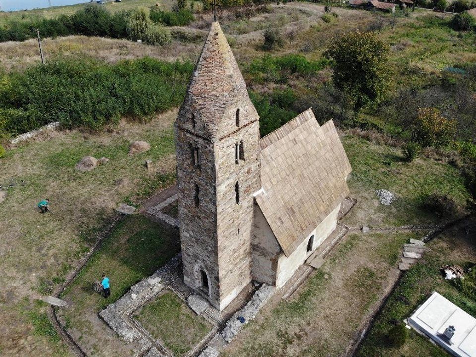 FOTO| Misiune îndeplinită: „Ambulanța pentru Monumente” a intervenit la biserica medievală din satul Strei