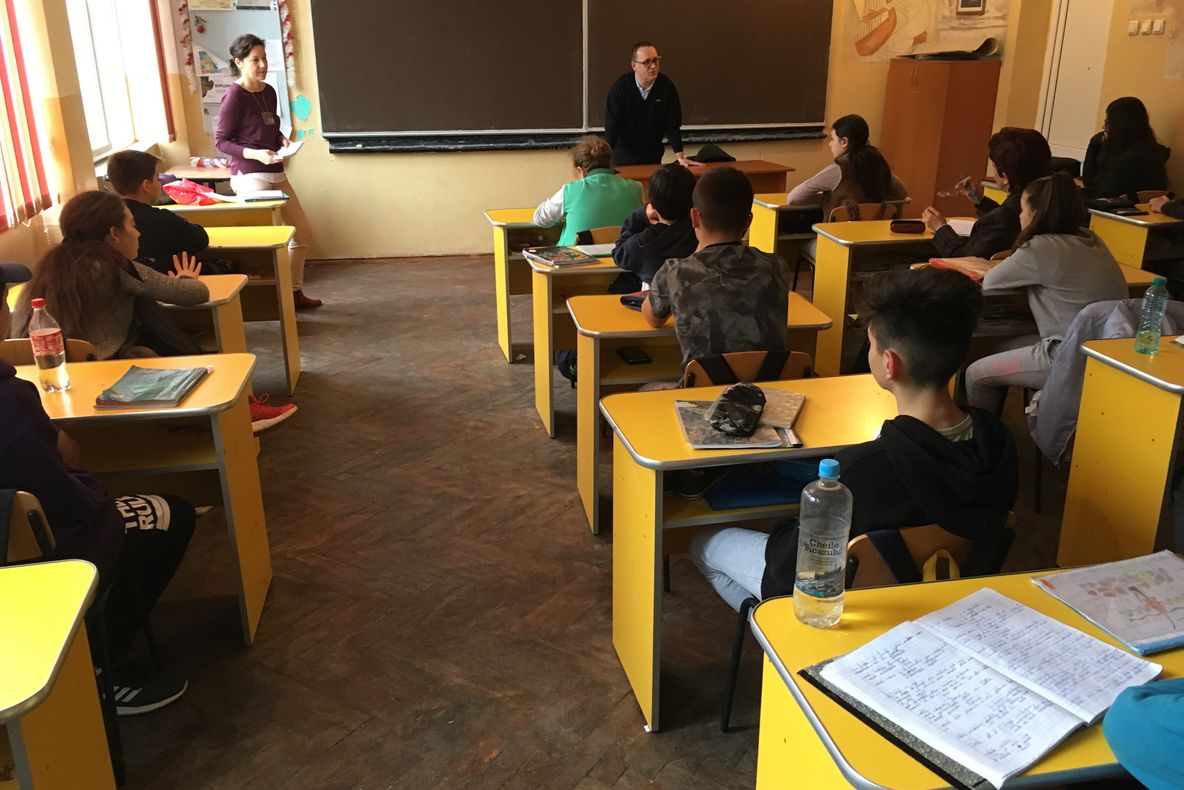 Campania “Am 14 ani! Primul meu act de identitate” va debuta în șapte școli din Deva