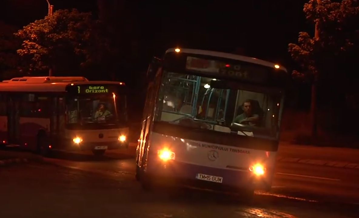 VIDEO| Noile autobuze închiriate de la Timișoara au ajuns, aseară, la Deva. Transportul public, reluat în oraș de astăzi dimineață