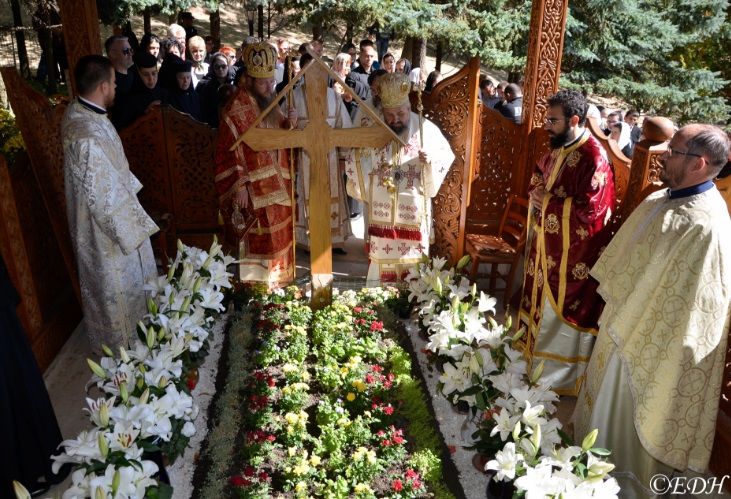 Hram la Prislop. Pelerinii, așteptați în număr mare la mormântul părintelui Arsenie Boca