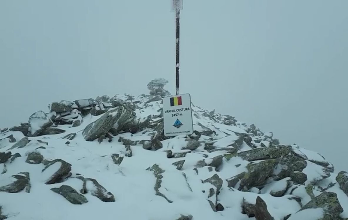 VIDEO| La munte a venit iarna! Prima ninsoare a căzut în Retezat și Parâng