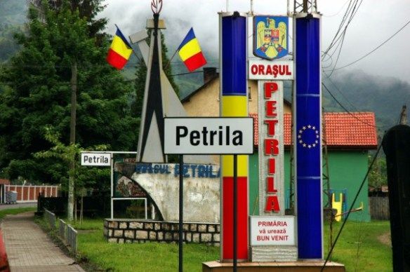 Noi spații de joacă pentru copiii petrileni