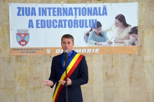 Premii pentru profesorii pensionari