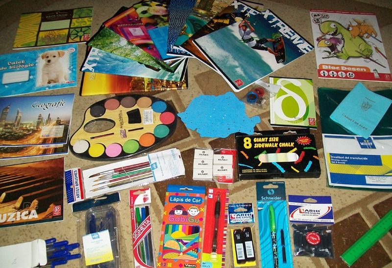 415 elevi hunedoreni vor beneficia de rechizite