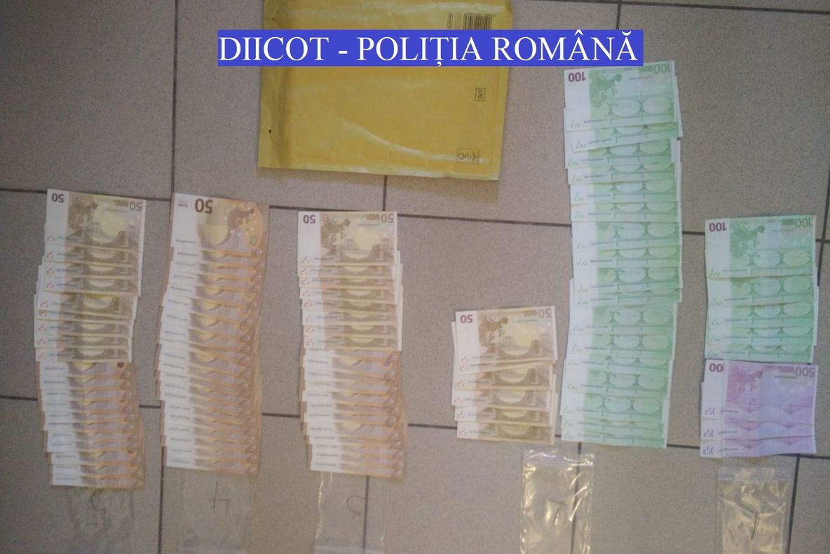 Mii de euro din droguri, ascunși într-un colet ridicat de polițiști de pe raza județului Hunedoara