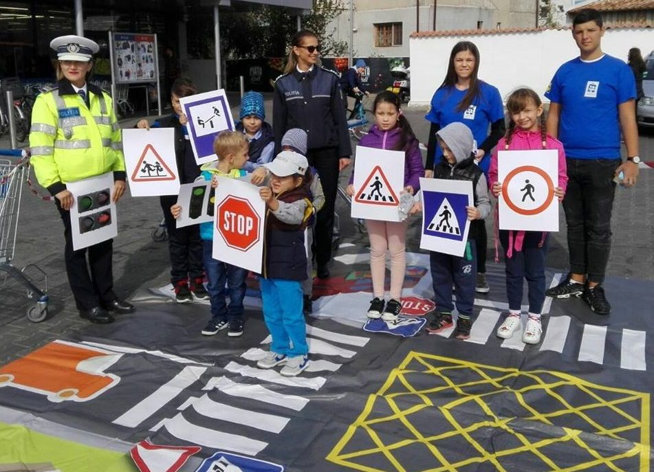 Și la Deva, se dă „verde la educație rutieră”, în parcarea unui magazin din oraș