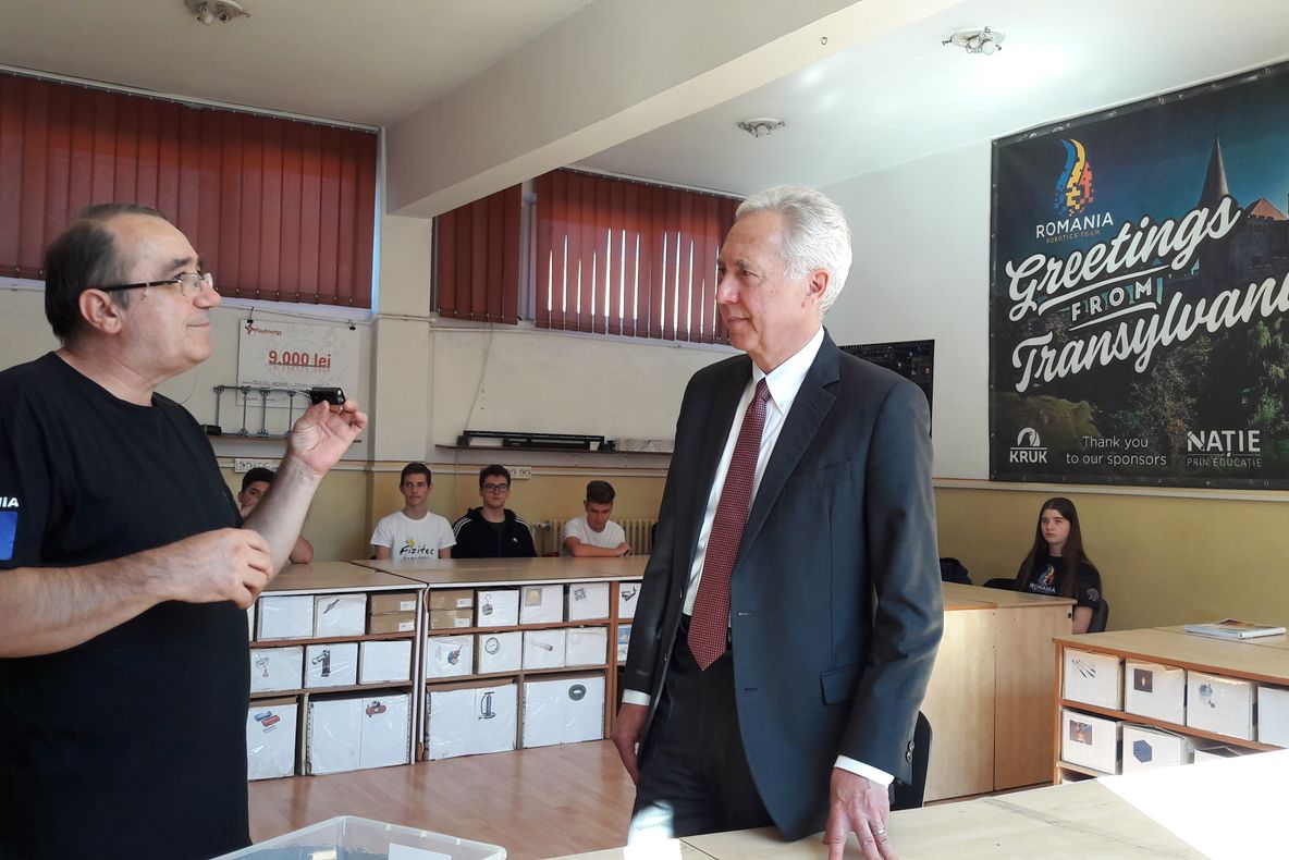 FOTO| Gest onorant al ambasadorului american în România în timpul vizitei sale la Hunedoara