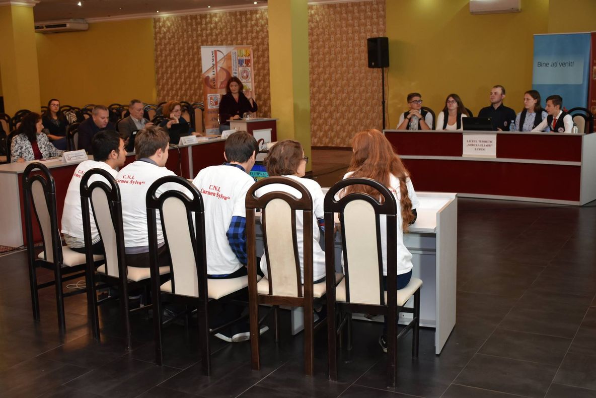 “Citești și câștigi!”. Elevi din 23 de licee și colegii din județ se întrec în cunoștințe de cultură generală