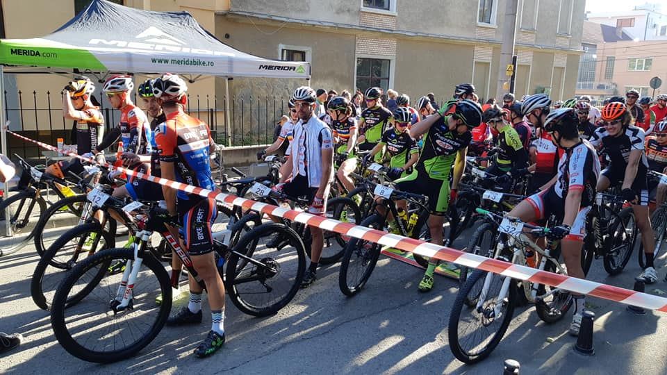 FOTO| Aproximativ 80 de cicliști au luat startul la „Trofeul Comitatului Hunedoara”
