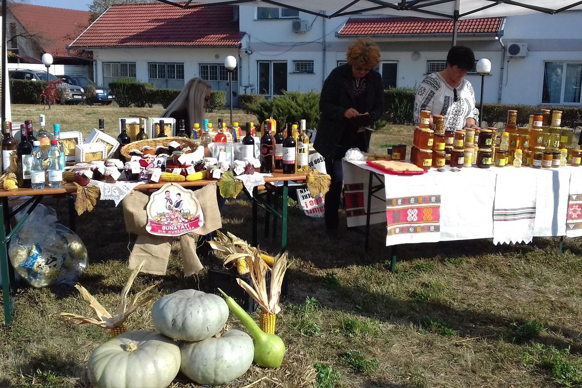 FOTO| “Ziua Porților Deschise” în agricultura hunedoreană. Degustări de produse tradiționale în curtea DAJ