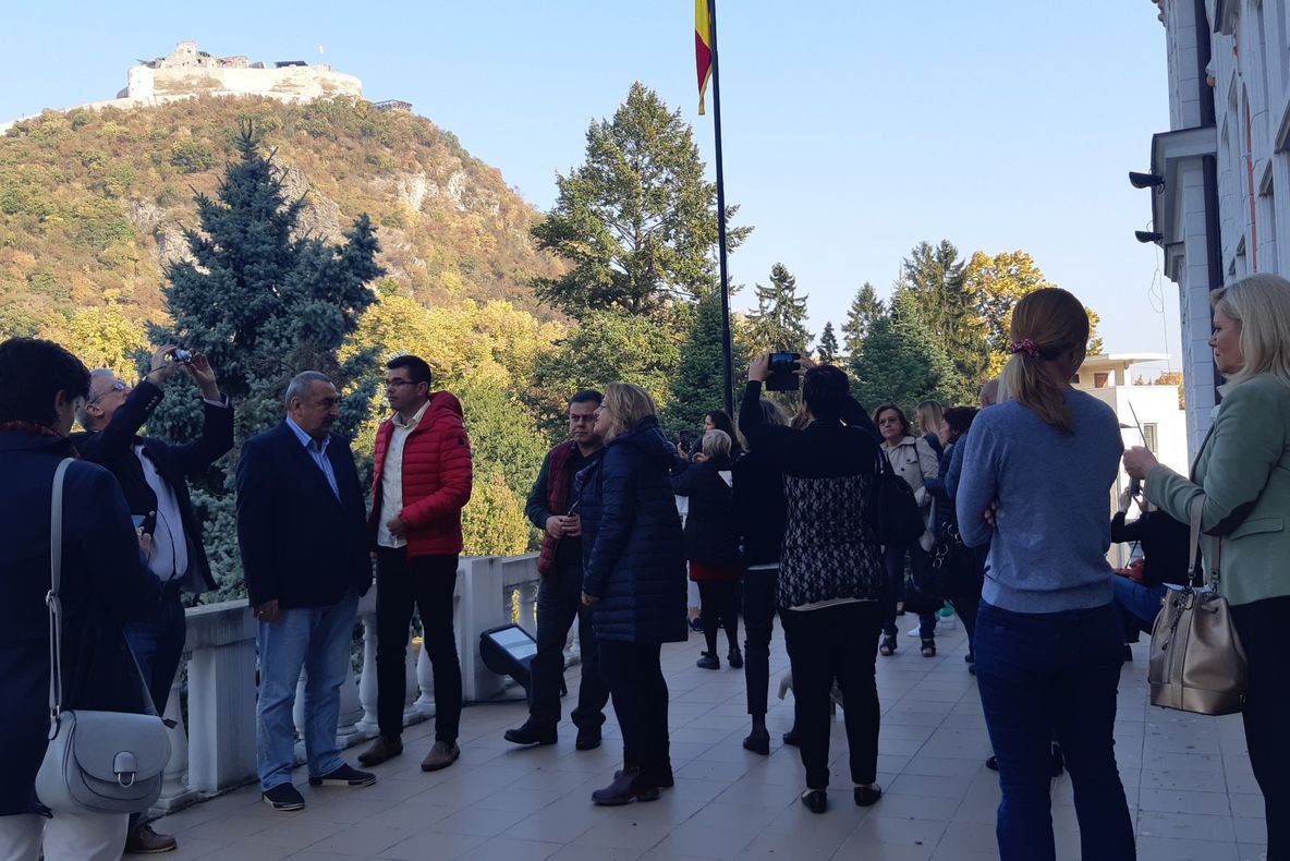 Dascăli din șapte țări, în vizită la CJ Hunedoara