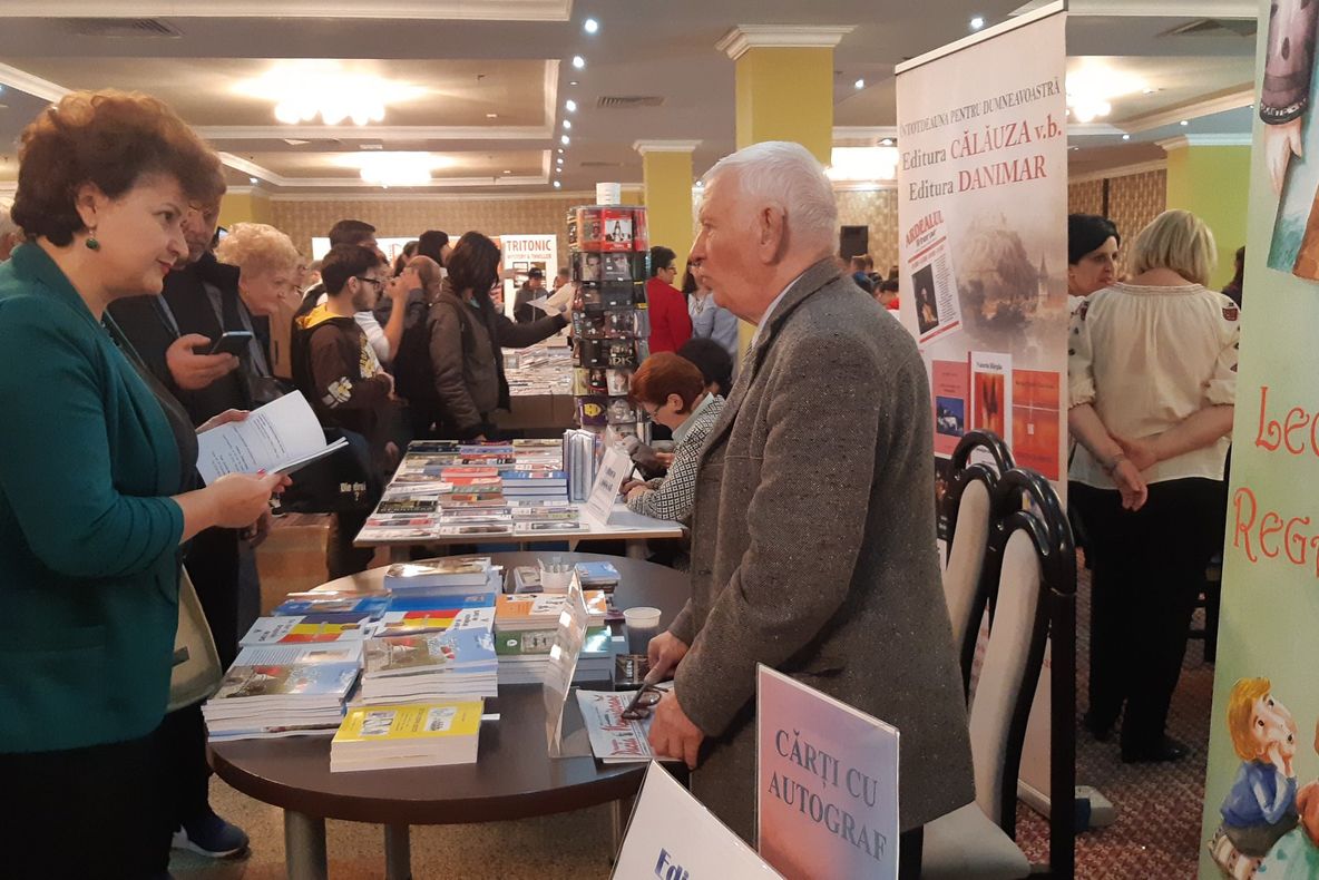 Volume pe alese la Deva. A început „Salonul Hunedorean al Cărții”