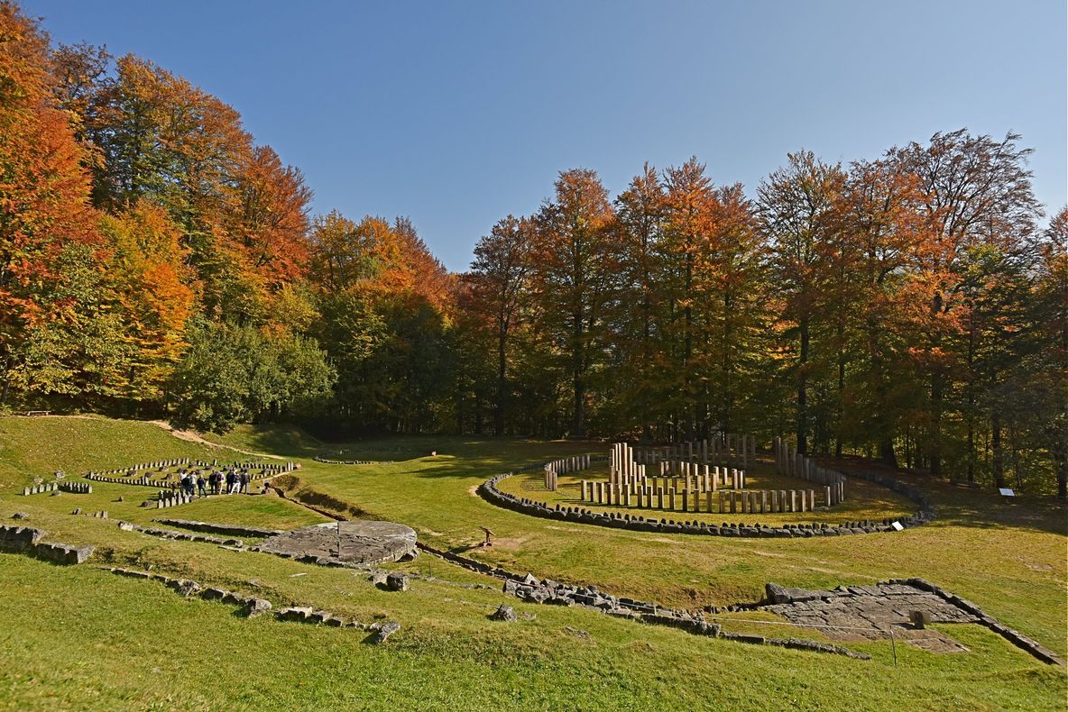 FOTO| Cetatea dacică Sarmizegetusa Regia, învăluită în frumusețea toamnei