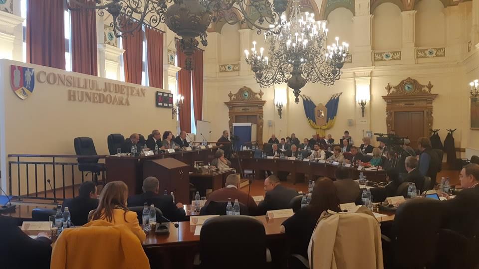 100.000 de lei, aprobaţi de CJ Hunedoara, pentru sărbătorile de iarnă