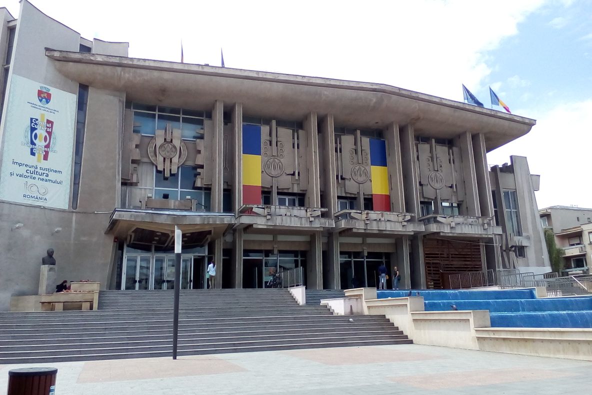 Spectacol de romanţe la Deva, susținut de mai mulți soliști