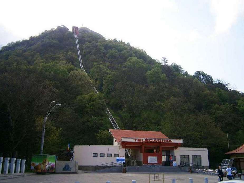 Eveniment caritabil: Festivalul Toamnei „Bob de strugure”, de astăzi și până duminică, la Deva