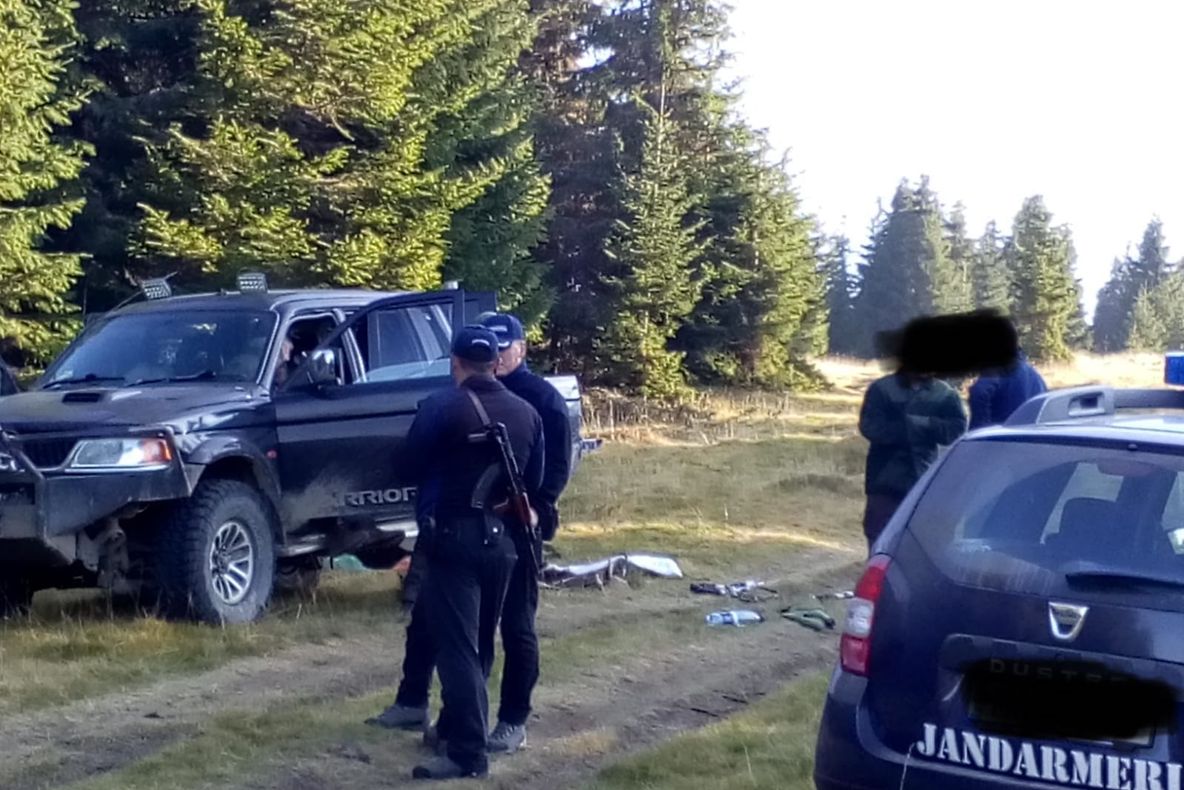 Capră neagră, împușcată în Parâng. Braconierii, prinși de jandarmi