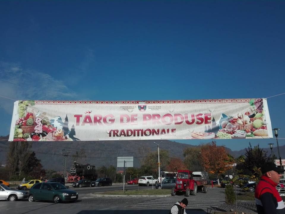 FOTO. Târgul de produse tradiționale și-a deschis porțile la Petroșani