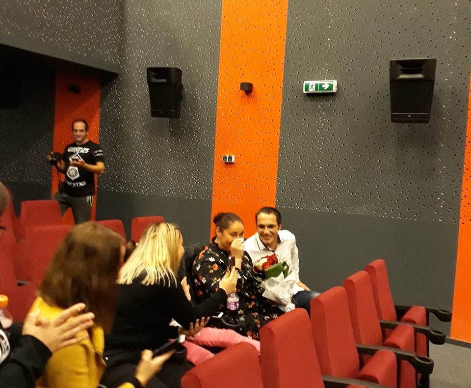 Cerere în căsătorie la Cinematograful Victoria