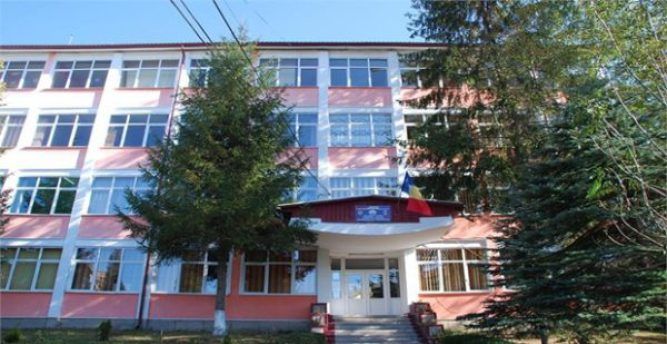 În prag de iarnă, se rezolvă problema încălzirii într-un liceu din Petroșani