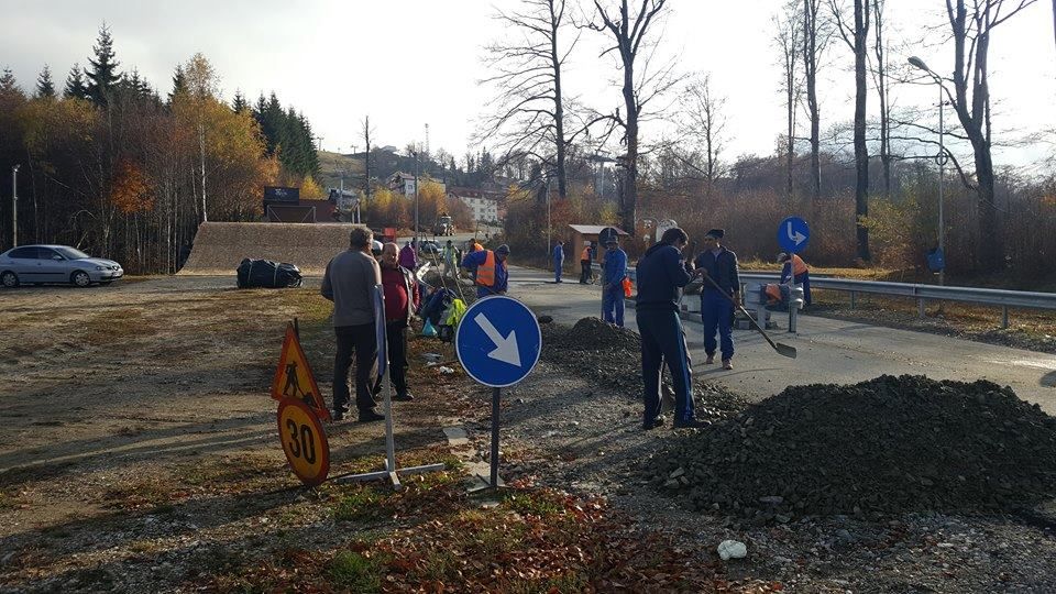 Vești bune pentru turiștii care urcă în Straja. Drumul spre stațiune a intrat în proces de modernizare