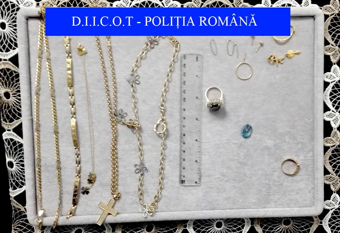 Vârstnici hunedoreni, învățați de polițiști cum să se ferească de infractori