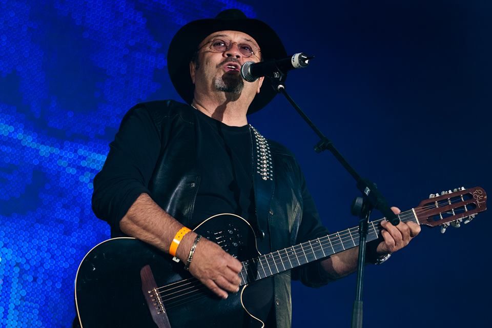 Mircea Baniciu cântă la Deva, la „Noaptea Bibliotecilor”