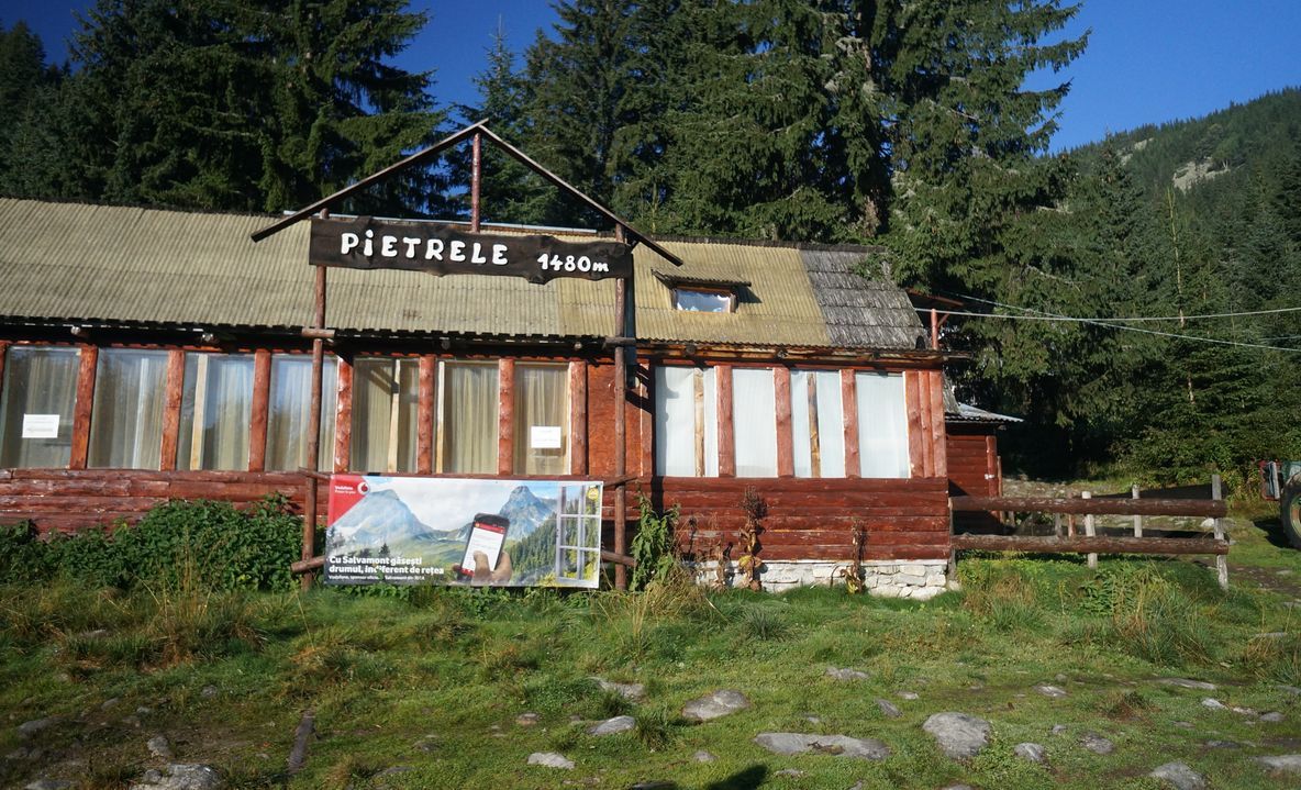 Retrocedările lasă Retezatul fără turiști