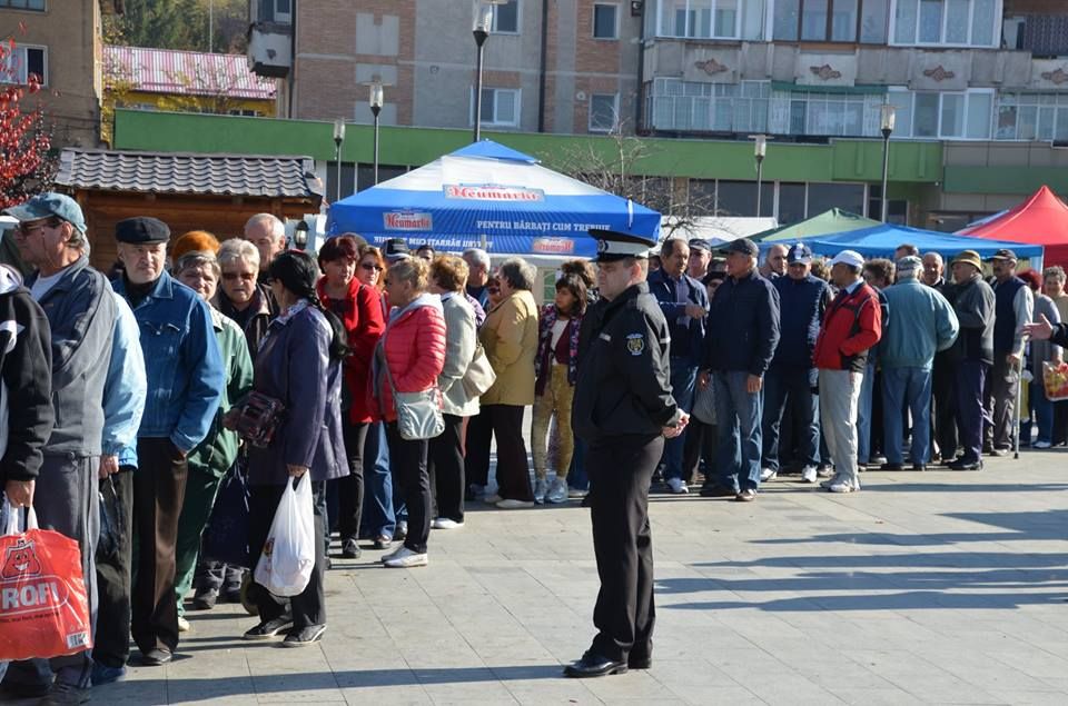 Sute de oameni au gustat din preparatele momârlănești