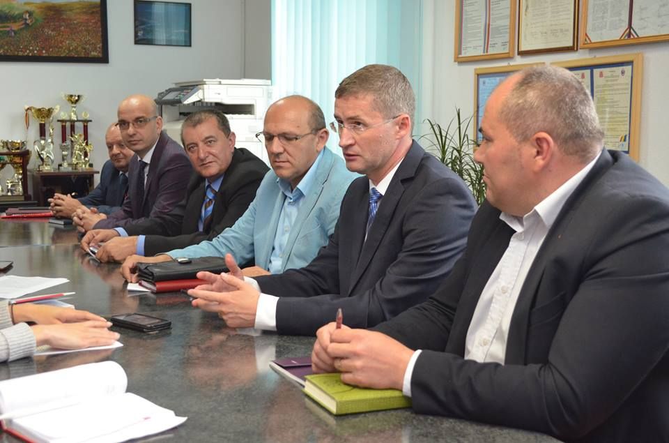 Primarii din Valea Jiului au plecat după investitori