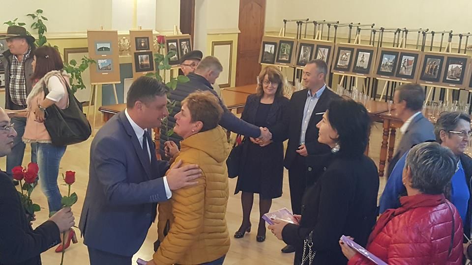 Vârstnicii și profesorii, sărbătoriți la Lupeni