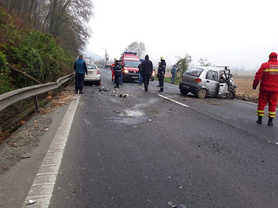 Coliziune între trei autovehicule, pe DN 7, la ieșirea din Săcămaș