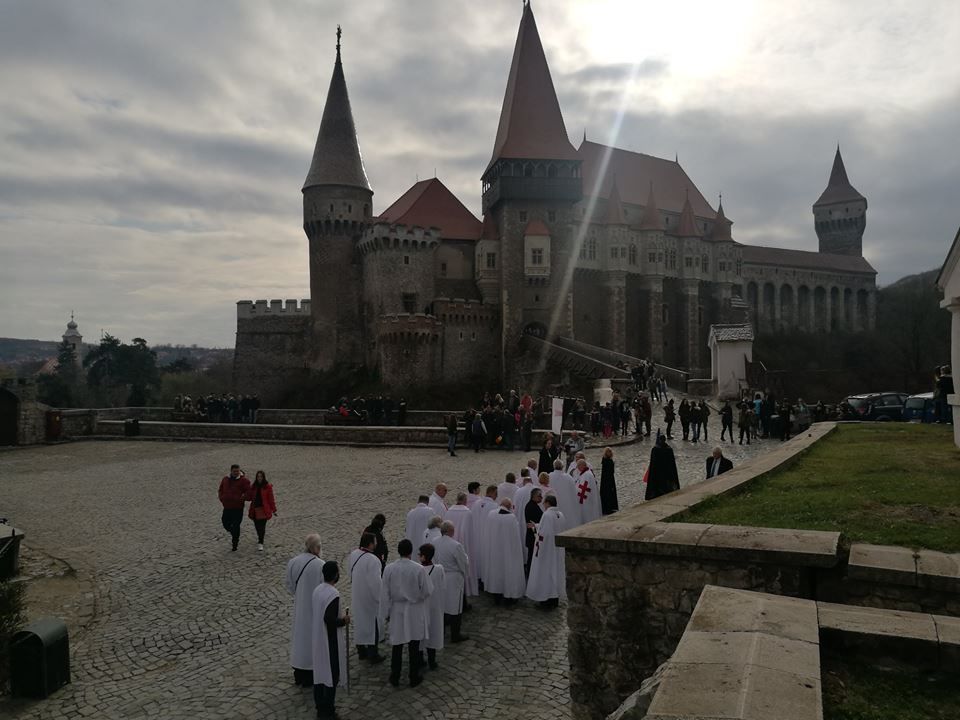 FOTO| Cavaleri templieri, la Castelul Corvinilor din Hunedoara