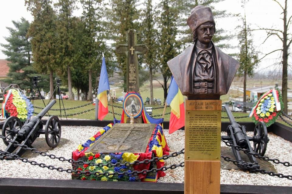 FOTO| Avram Iancu, de la Ţebea la Bucureşti. Bustul „Crăişorului Munţilor”, amplasat în sediul Guvernului