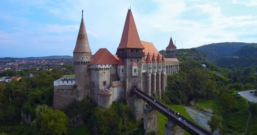Castelul Corvinilor de la Hunedoara, promovat de BBC