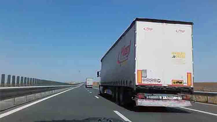 Camioanele au interzis, timp de două zile, pe autostrada A1 Deva -Sibiu