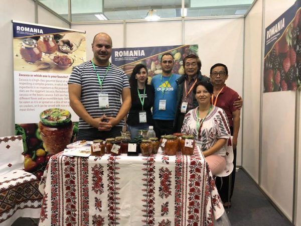 Mâncărica bunicuțelor face furori în Orient. Zacusca din Petrila, savurată de vietnamezi