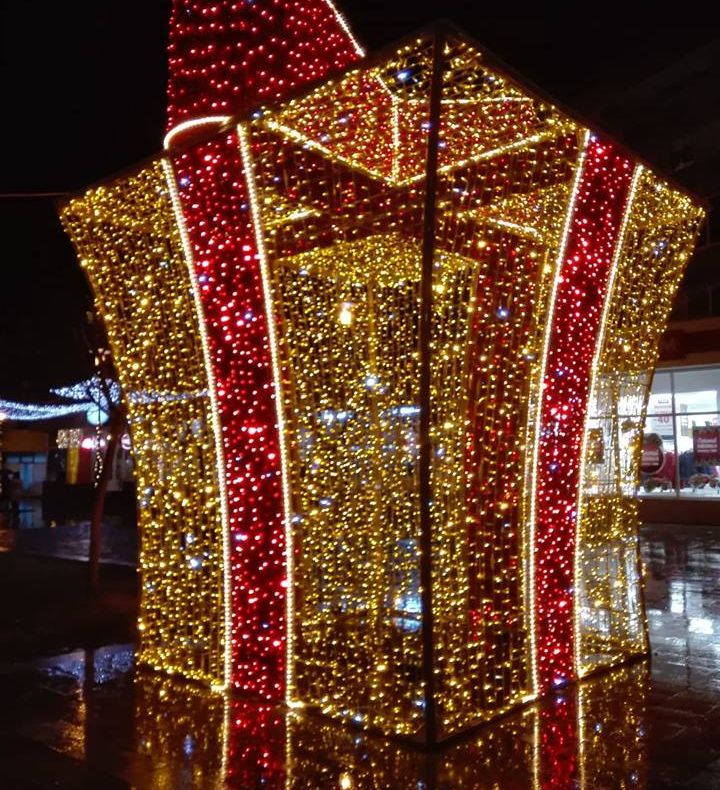 FOTO: Cum arată iluminatul festiv de jumătate de milion de la Petroșani?