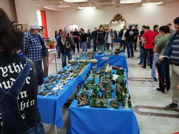 Elevii petrileni prezenți la Salonul Național de Modelism Militar de la București