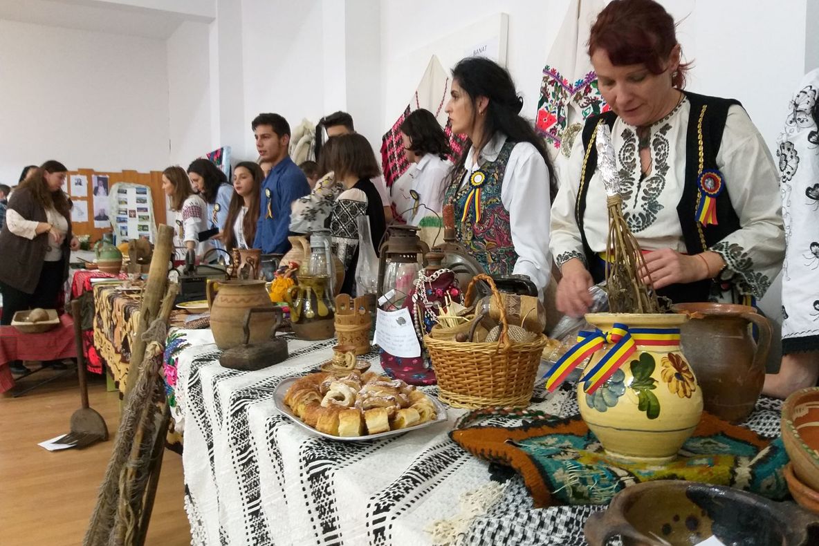 FOTO| Centenarul Marii Uniri, marcat într-un mod inedit de elevii unui liceu din Deva