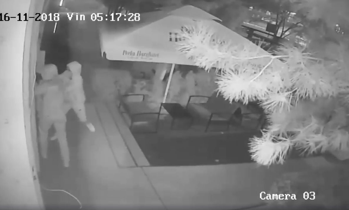 VIDEO| Spargeri în serie la mai multe cafenele din Deva. Una dintre ele, surprinsă de camerele de supraveghere