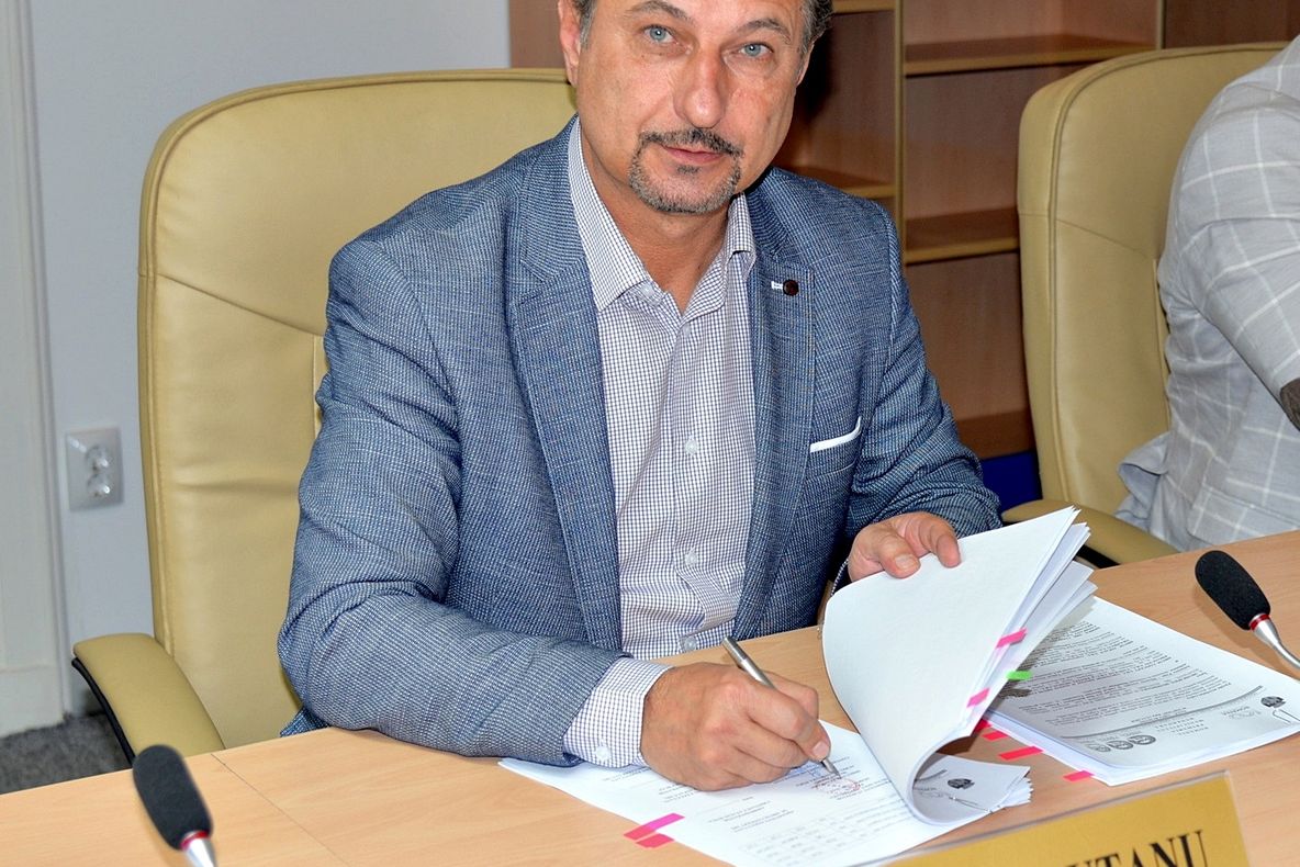 Sute de străzi din Hunedoara și satele învecinate vor fi reabilitate. Pe unele nu s-a mai intervenit de peste patru decenii